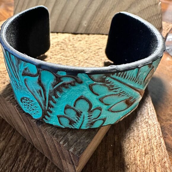 Boho Southwestern Leather Turquoise Floral Wide Cuff Bangle Bracelet, Ships in - Picture 7 of 11